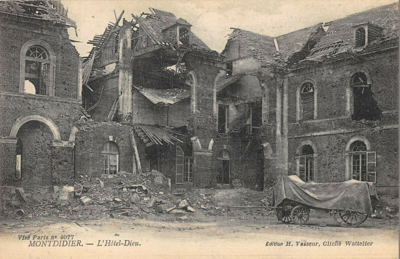 Carte postale ancienne Montdidier Hotel Dieu à Montdidier