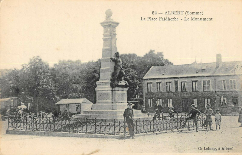 Carte postale ancienne Albert Place Faidherbe Le Monument à Albert