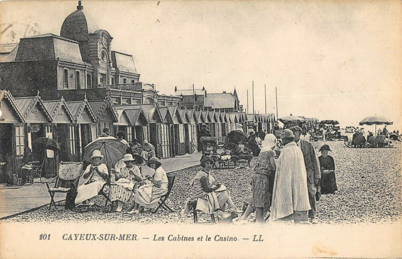 Carte postale ancienne Cayeux Sur Mer Les Cabines Et Le Casino à Cayeux-sur-Mer