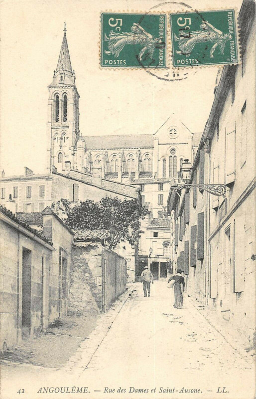 Carte postale ancienne Angouleme Rue Des Dames Et St Ausone à Angoulême