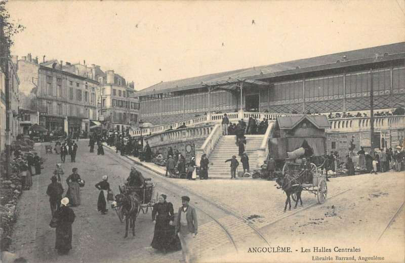 Carte postale ancienne Angouleme Les Halles Centrales à Angoulême