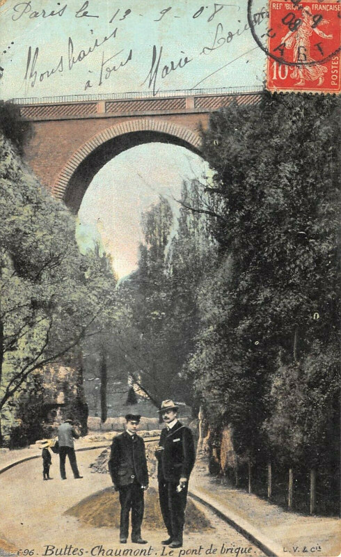 Carte postale ancienne Buttes-Chaumont - Le pont de brique à Paris 19e