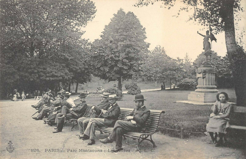 Carte postale ancienne Parc Montsouris - Les Allées à Paris 14e