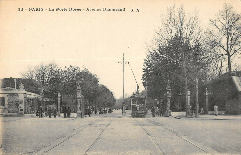 Carte postale ancienne Paris XIIe La Porte Doree Avenue Daumesnil à Paris 12e