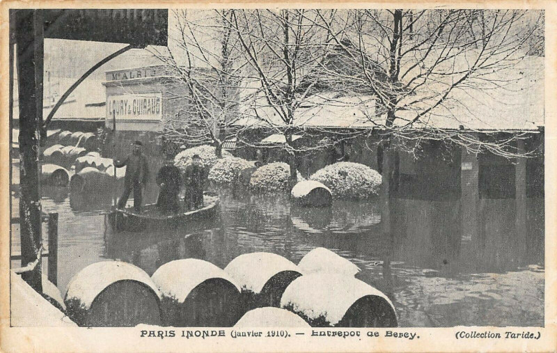 Carte postale ancienne Paris 12e - Paris Inondé - Entrepôt de Bercy à Paris 12e