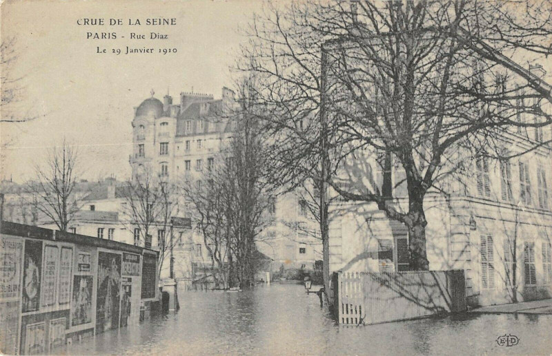 Carte postale ancienne Crue de la Seine - Rue Diaz - Le 29 Janvier 1910 à Paris 16e