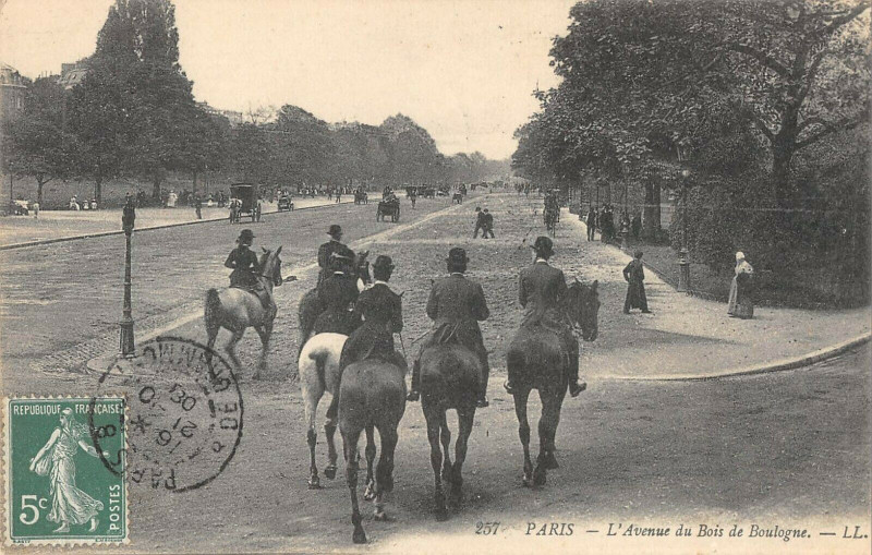 Carte postale ancienne L'Avenue du Bois de Boulogne à Paris 16e