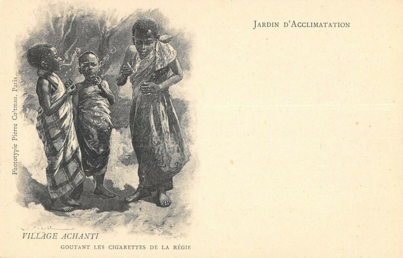 Carte postale ancienne Jardin d'Acclimatation - Village Achanti goutant les Cigarettes de la Régie à Paris 16e