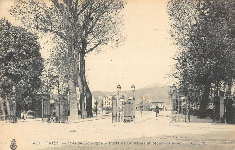 Carte postale ancienne Bois de Boulogne - Porte de Suresnes et Mont-Valérien à Paris 16e