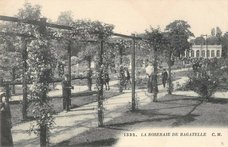 Carte postale ancienne Paris La Roseraie De Bagatelle à Paris