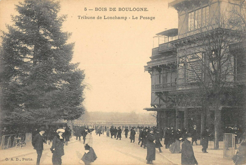 Carte postale ancienne Bois De Boulogne Tribune De Longchamp Le Pesage