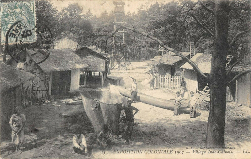Carte postale ancienne Paris Exposition Coloniale 1907 Village Indo Chinois à Paris