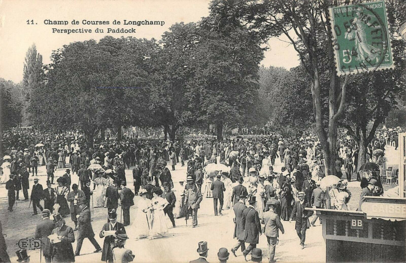 Carte postale ancienne Champ de Courses de Longchamp - Perspective du Paddock à Paris 16e