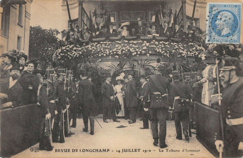 Carte postale ancienne Revue de Longchamp - 14 juillet 1910 - La Tribune d'honneur à Paris 16e