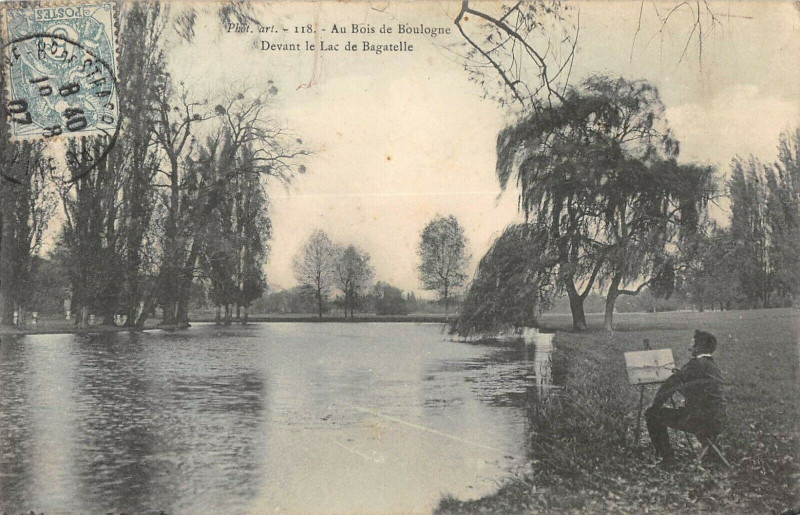 Carte postale ancienne Paris Bois De Boulogne Devant Le Lac De Bagatelle à Paris
