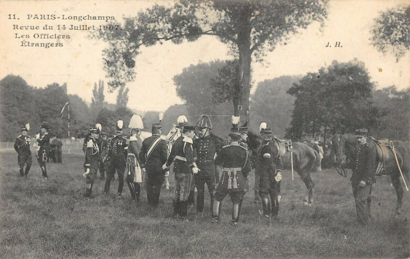 Carte postale ancienne Paris Longchamp Revue 14 Juillet 1907 Officiers Etrangers à Paris