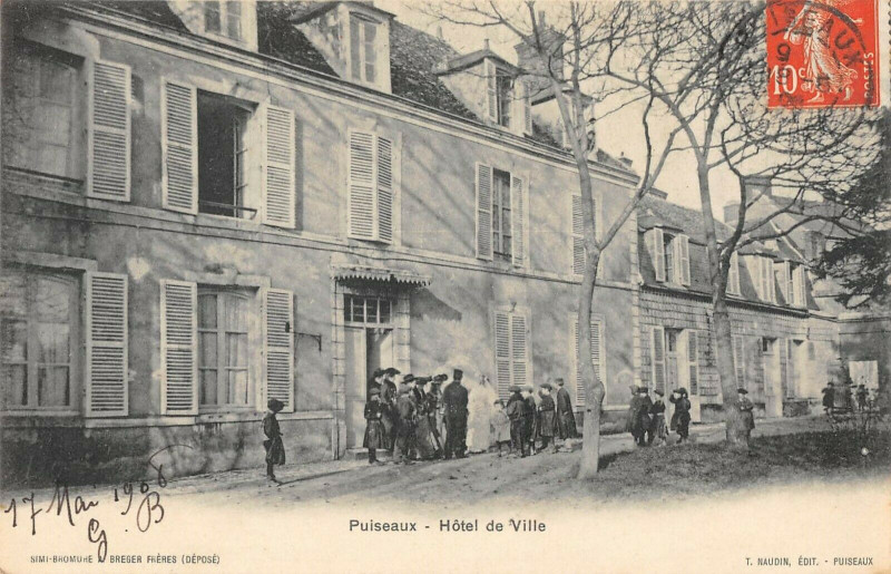 Carte postale ancienne Puiseaux Hotel De Ville à Puiseaux