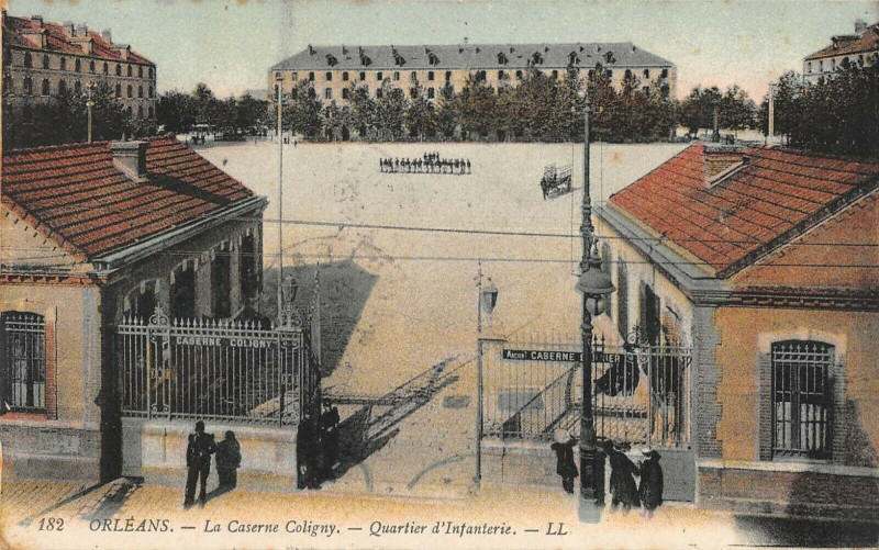 Carte postale ancienne Orleans Caserne Coligny Quartier D'Infanterie à Orléans