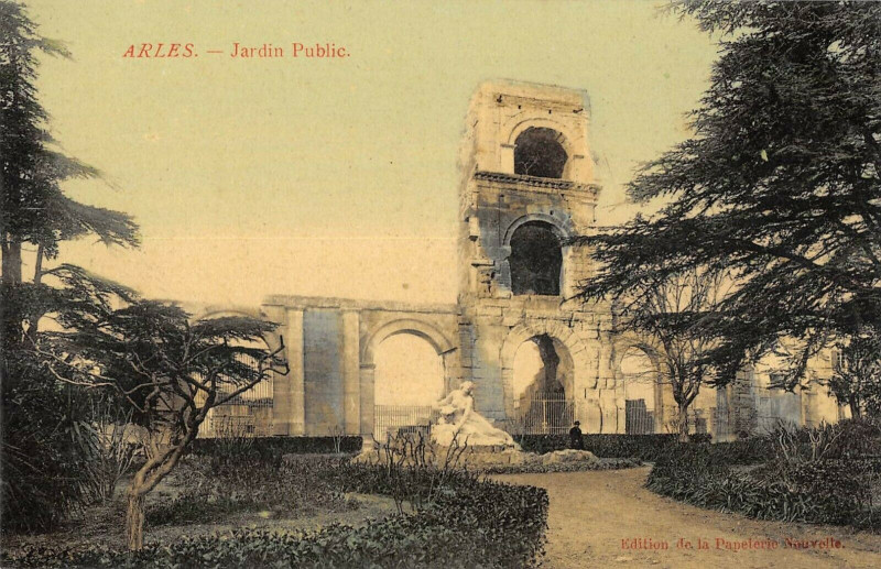 Carte postale ancienne Arles Jardin Public (cpa glacée à Arles