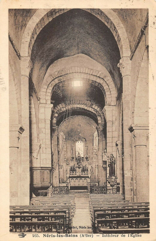 Carte postale ancienne Neris Les Bains Interieur Eglise