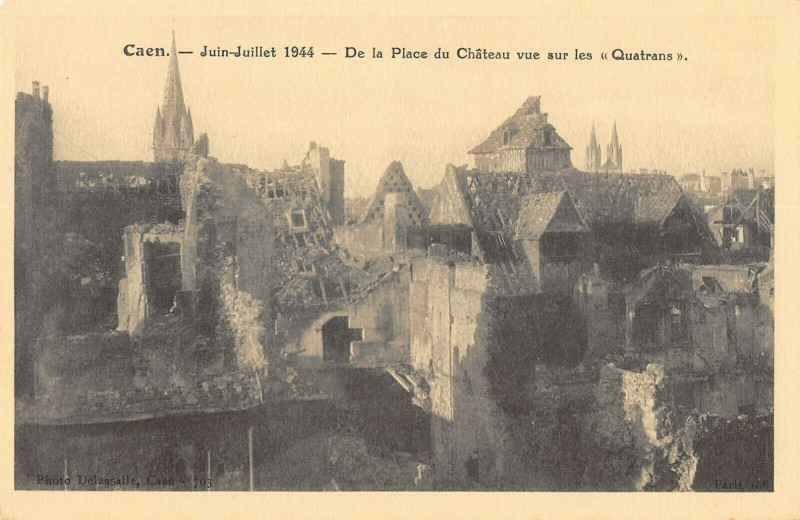 Carte postale ancienne Caen Juin Juillet 1944 De La Place Du Chateau Vue Sur Les Quatrans à Caen