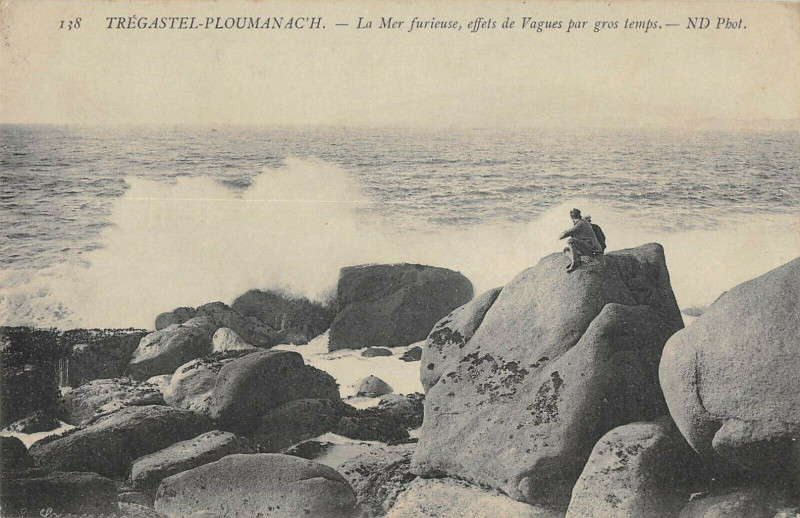 Carte postale ancienne Tresgastel Ploumanach La Mer Furieuse Effets De Vagues Par Gros Temps