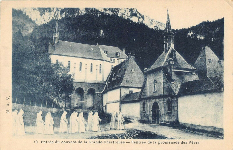 Carte postale ancienne Entree De La Grande Chartreuse Rentree De La Promenade Des Peres