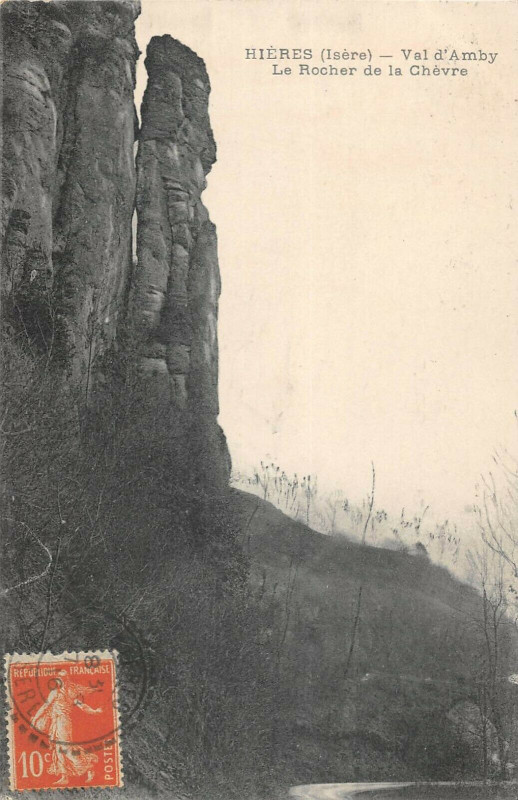 Carte postale ancienne Hieres Val D'Amby Le Rocher De La Chevre à Roche
