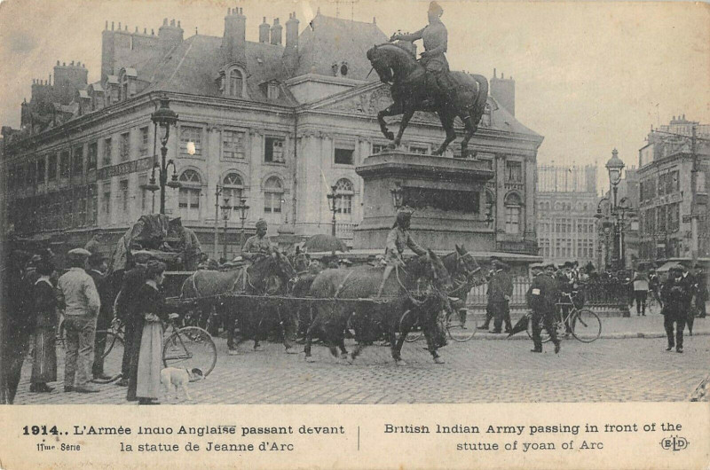 Carte postale ancienne L'Armee Indo Anglaise Passant Devant Jeanne D'Arc A Orleans à Orléans