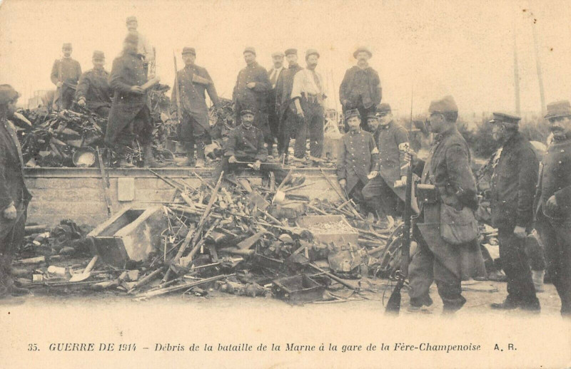 Carte postale ancienne Debris De La Bataille De La Marne A La Gare De Fere Champenoise