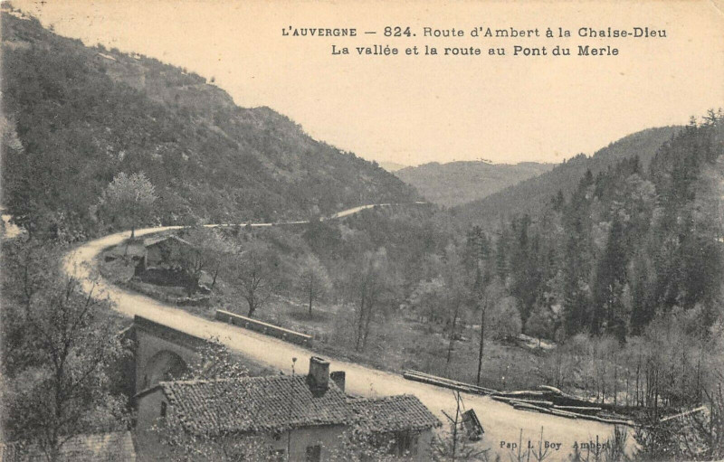 Carte postale ancienne Route D'Ambert A La Chaise Dieu Pont Du Merle à Ambert