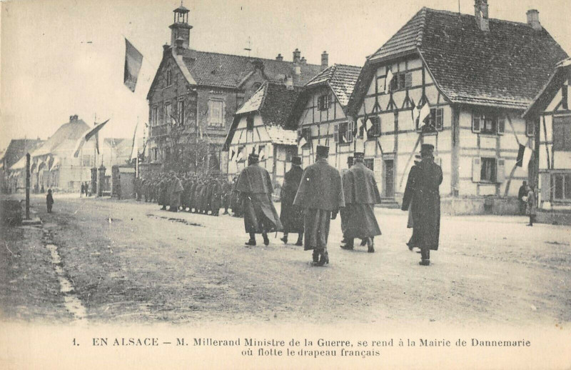 Carte postale ancienne Millerand Ministre De Guerre Se Rend A Dannemarie à Dannemarie