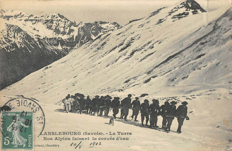 Carte postale ancienne Lanslebourg La Turra Nos Alpins Faisant La Corvee D'Eau