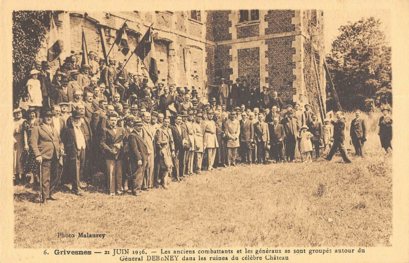 Carte postale ancienne Grivesnes Les Anciens Combattants Et General Debeney à Grivesnes