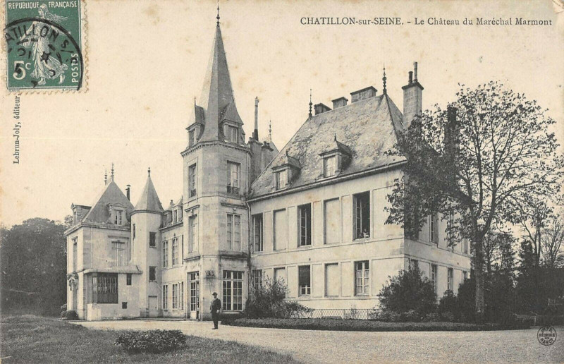 Carte postale ancienne Chatillon Sur Seine Le Chateau Du Marechal Marmont à Châtillon