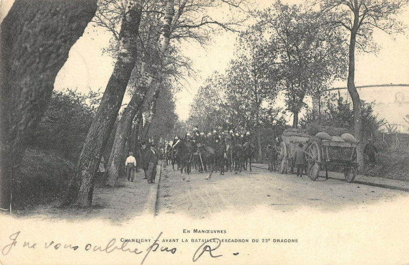 Carte postale ancienne Champigny En Manoeuvres Avant La Bataille Escadron Du 23e Dragons