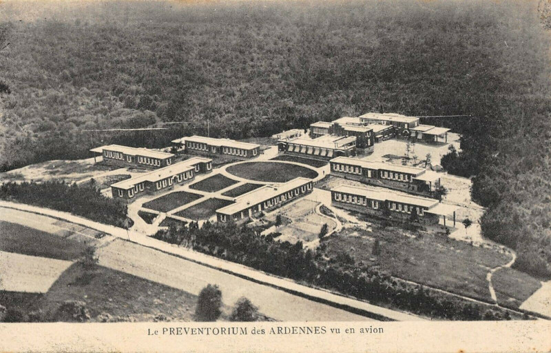 Carte postale ancienne Preventorium Des Ardennes Vu En Avion