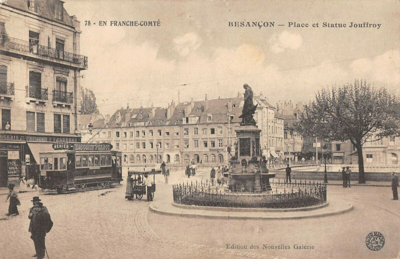 Carte postale ancienne Besancon Place Et Statue Jouffroy à Besançon