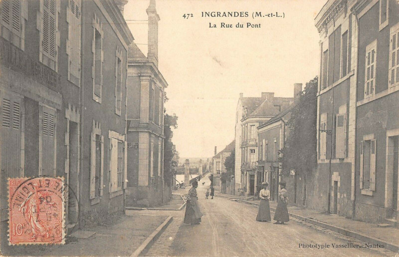 Carte postale ancienne Ingrandes La Rue Du Pont