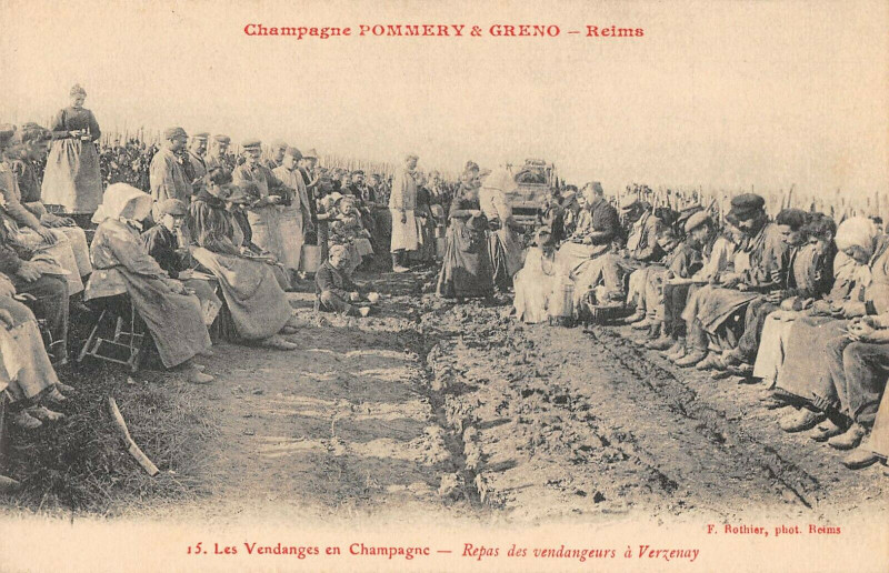 Carte postale ancienne Reims Pommery Greno Travail De La Vigne Repas Des Vendangeurs A Verzenay à Reims