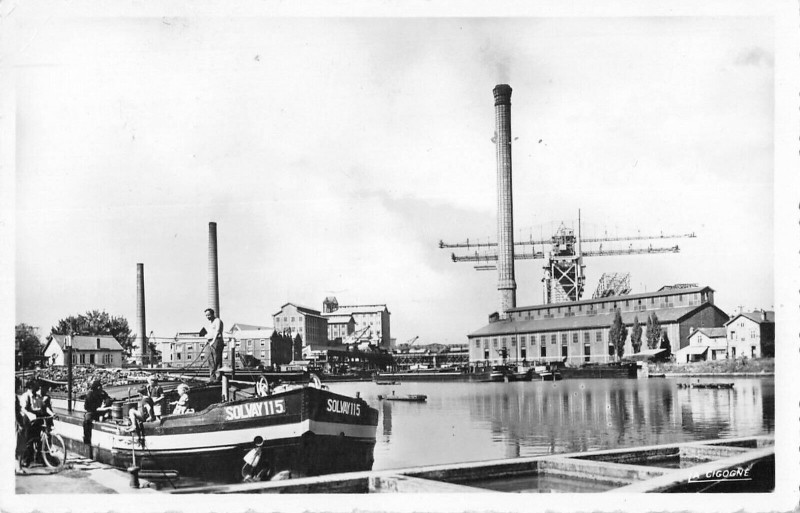 Carte postale ancienne Dombasle Port Et Usine Solvay