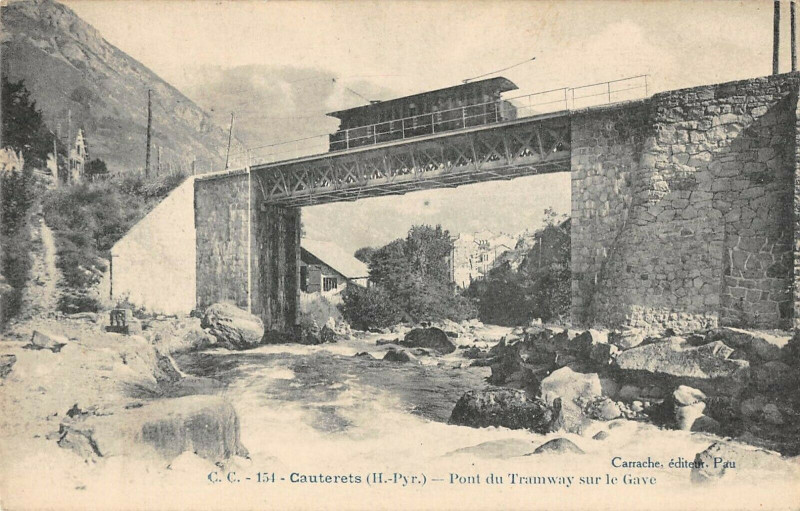 Carte postale ancienne Cauterets Pont Du Tramway Sur Le Gave à Cauterets