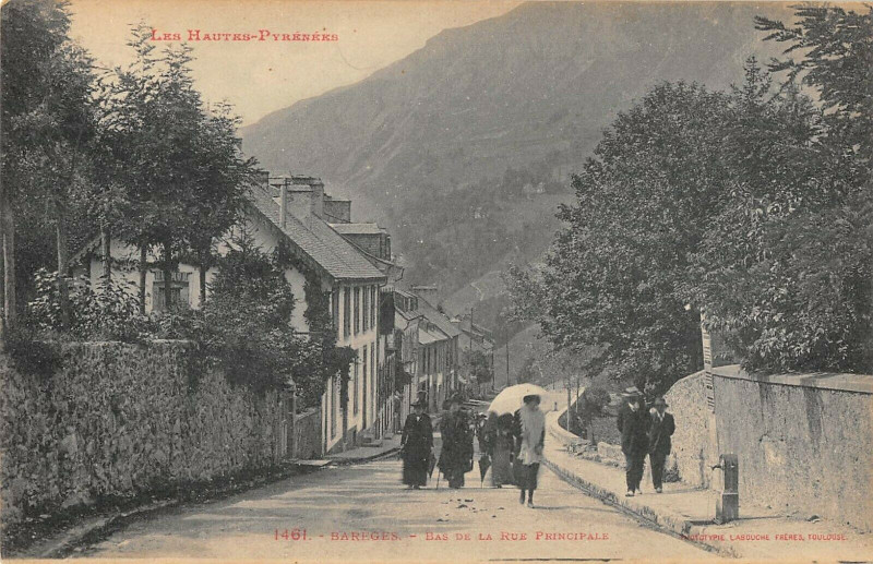 Carte postale ancienne Bareges Bas De La Rue Principale à Barèges