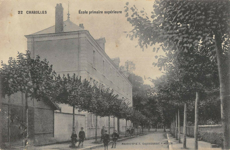 Carte postale ancienne Charolles Ecole Primaire Superieure à Charolles