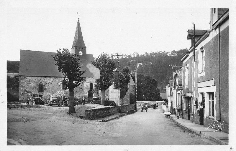 Carte postale ancienne Saint Leonard Des Bois L'Eglise