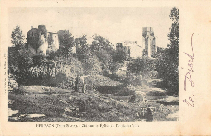 Carte postale ancienne Herisson Chateau Et Eglise De L'Ancienne Ville