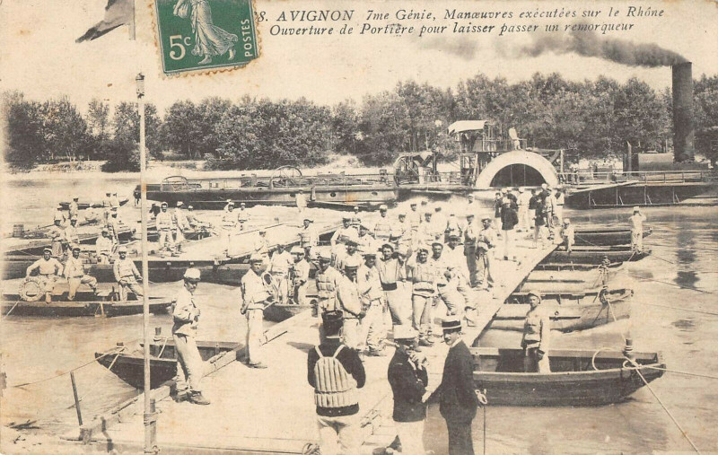 Carte postale ancienne Avignon 7e Genie Ouverture De Portiere à Avignon