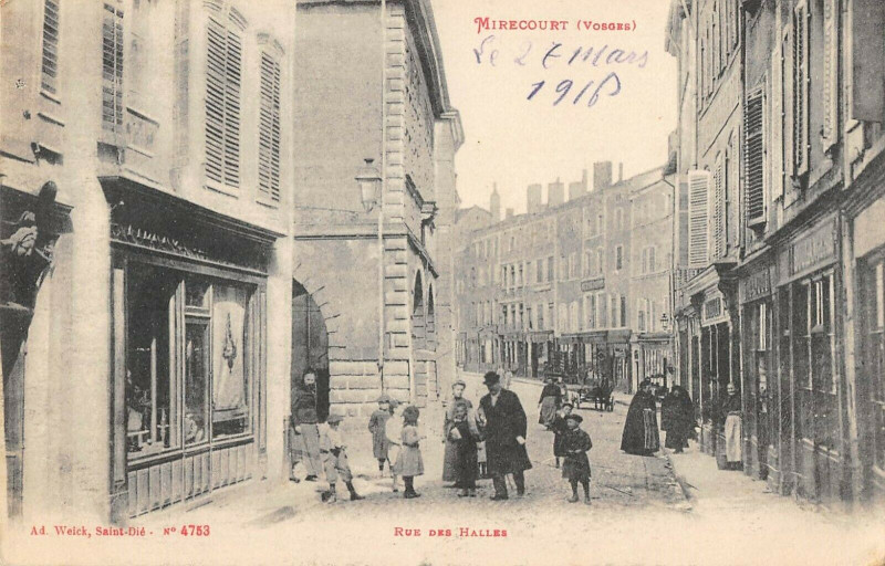 Carte postale ancienne Mirecourt Rue Des Halles à Mirecourt