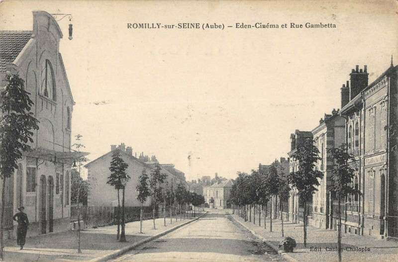 Carte postale ancienne Romilly Sur Seine Eden Cinema Et Rue Gambetta à Romilly-sur-Seine