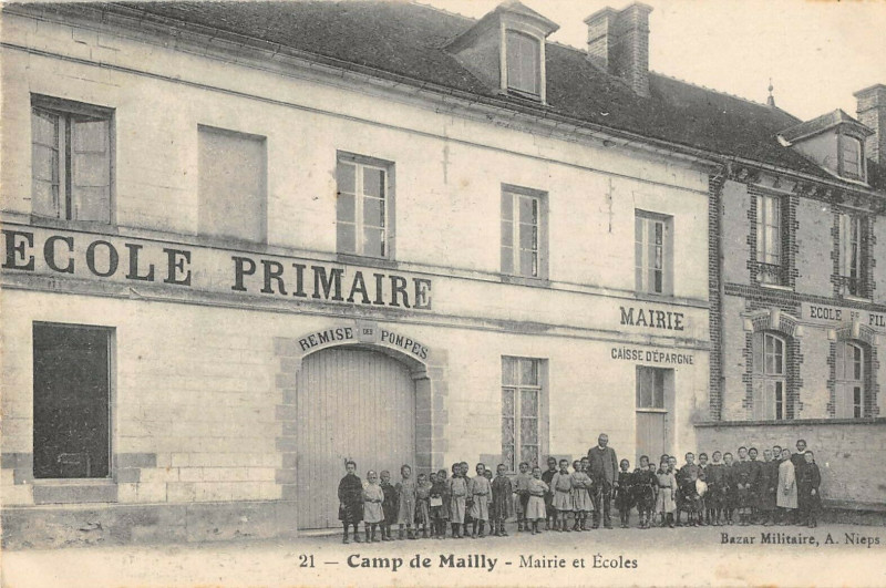 Carte postale ancienne Camp De Mailly Mairie Et Ecole Primaire